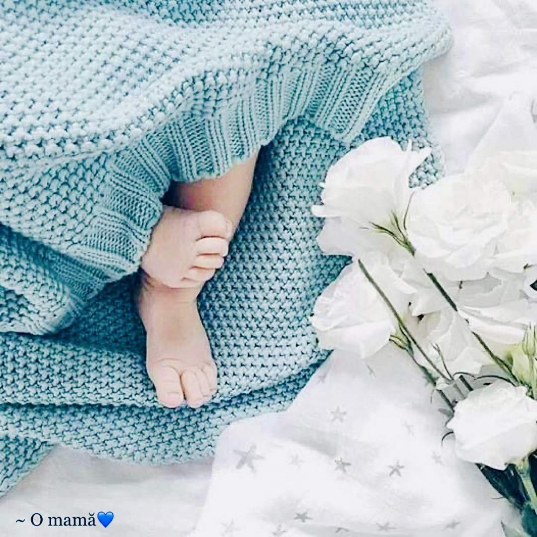 Băiețelul meu, este precum un bujor alb, parfumat!